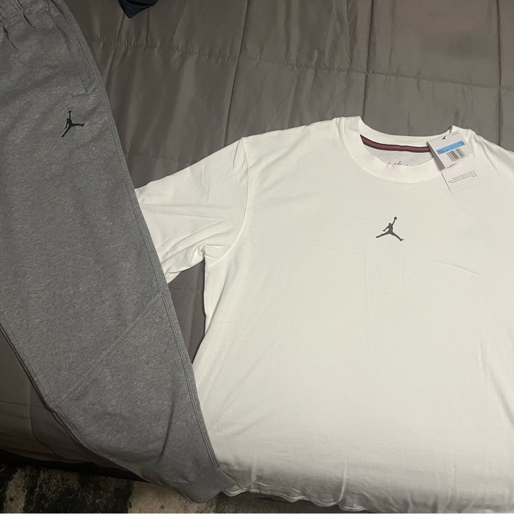 Jordan White Tee and Gray Joggers Set Mens size Medium Brand new